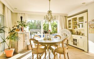 Villa Rosa (R)