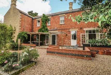 The Coach House - Burton Le Coggles, United Kingdom