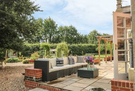 The Coach House - Burton Le Coggles, United Kingdom