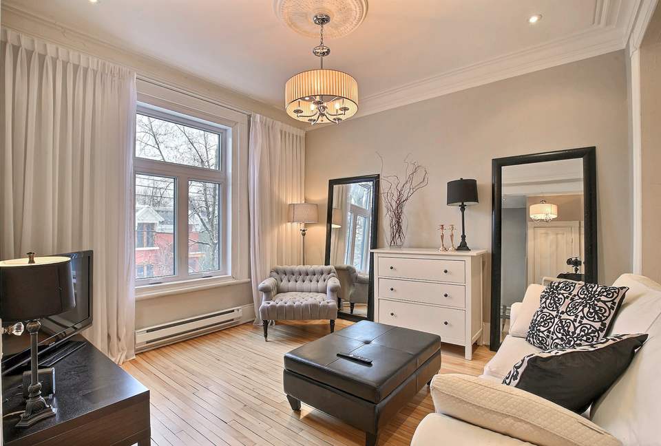 Marie Anne Noir et Blanc - Montreal, Canada