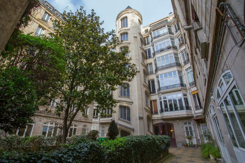 Elegant 5th Arrondissement Apartment (R) - Paris, France