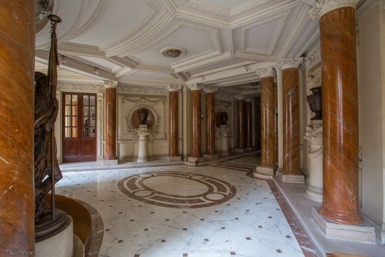 Elegant 5th Arrondissement Apartment (R) - Paris, France