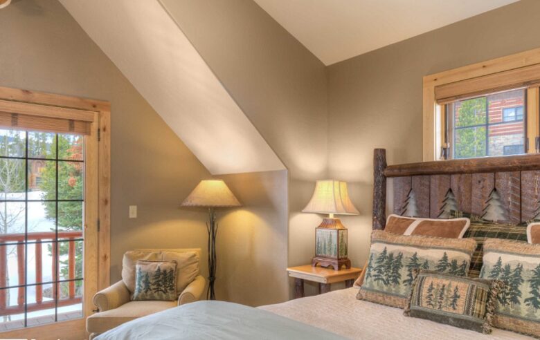 Mountainside Ski-in/Ski-out Luxury Cabin - Big Sky, Montana