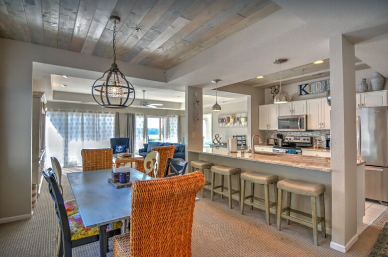 Lake of the Ozarks Waterfront Retreat - Lake Ozark, Missouri