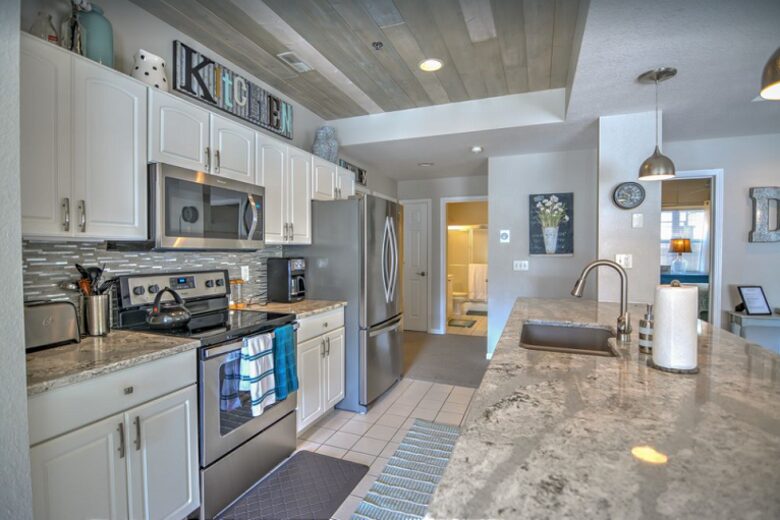 Lake of the Ozarks Waterfront Retreat - Lake Ozark, Missouri
