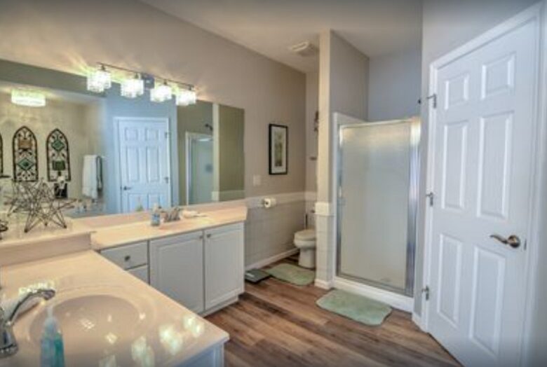 Lake of the Ozarks Waterfront Retreat - Lake Ozark, Missouri