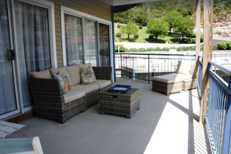 Lake of the Ozarks Waterfront Retreat - Lake Ozark, Missouri