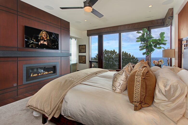 Modern Laguna Beach Coastline Villa (R) - Laguna Beach, California