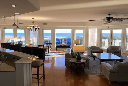 Breathtaking's large great room with 270 degree views!