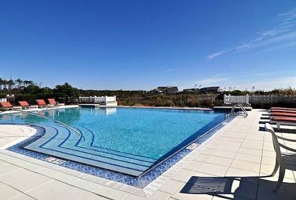 Infinity condo pool