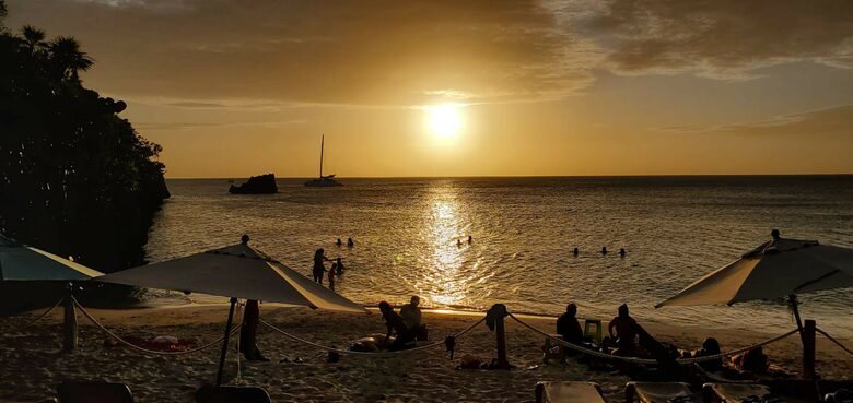 Western Caribbean, Roatan West Bay Beach 2 Bedroom Residence - West Bay Beach, Honduras