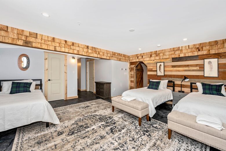 Custom Luxury Log Home at Sugarloaf Mountain - Dickerson, Maryland