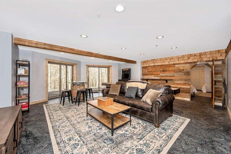 Custom Luxury Log Home at Sugarloaf Mountain - Dickerson, Maryland