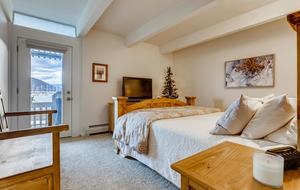 Lakefront in Ski Country - Dillon, Colorado