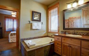 Brasada Ranch Luxury Two-Bedroom Cabin -- Perfect for Ski Season, Summer or Fall! - Powell Butte, Oregon