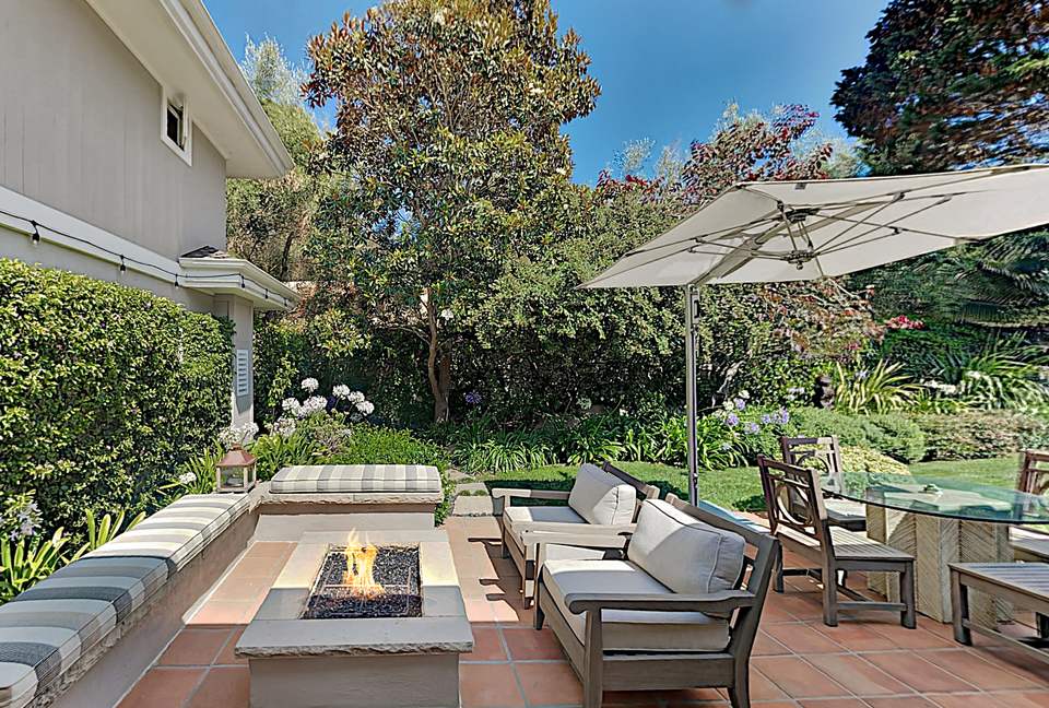 Luxe Compound w/ Spa & Casita – Walk to Beach - Montecito, California