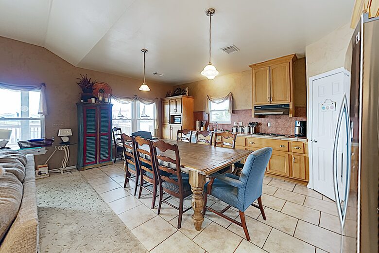 Bayfront Home w/ Deck & Fishing Pier - Hitchcock, Texas