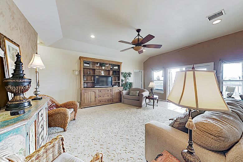 Bayfront Home w/ Deck & Fishing Pier - Hitchcock, Texas