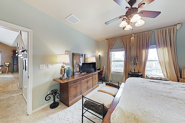 Bayfront Home w/ Deck & Fishing Pier - Hitchcock, Texas