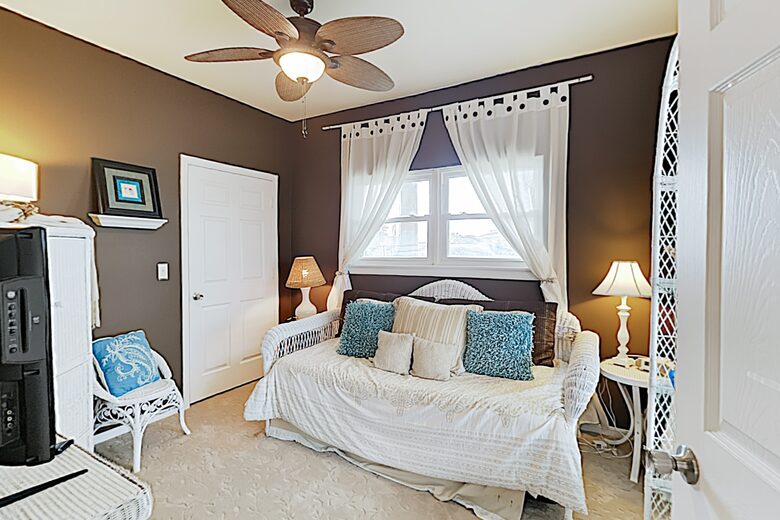 Bayfront Home w/ Deck & Fishing Pier - Hitchcock, Texas