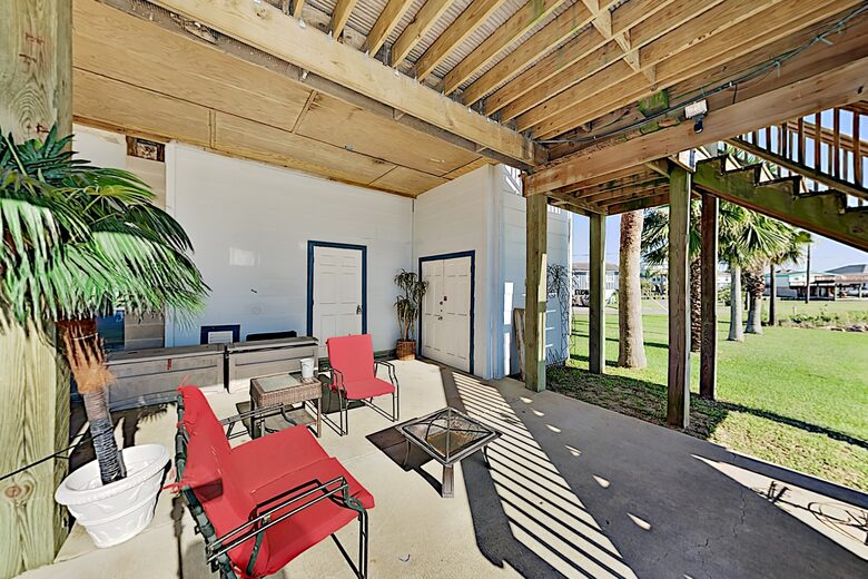 Bayfront Home w/ Deck & Fishing Pier - Hitchcock, Texas