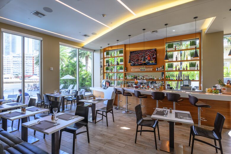 Luxury condo with pool, large deck, minutes from Fort Lauderdale & Miami - Hallandale, Florida