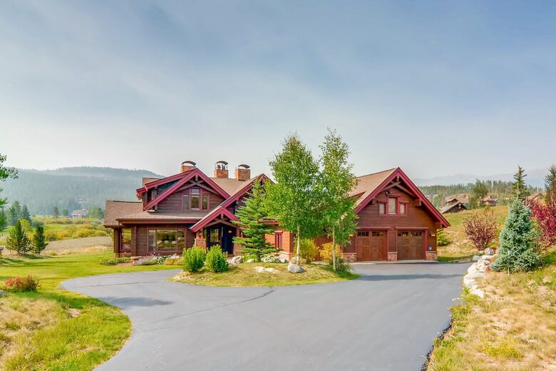 Luxe Estate with Hot Tub, Theater & Chef's Kitchen - Breckenridge, Colorado