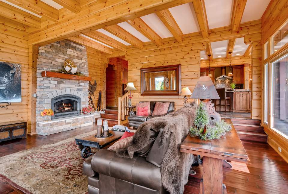 Luxe Estate with Hot Tub, Theater & Chef's Kitchen - Breckenridge, Colorado