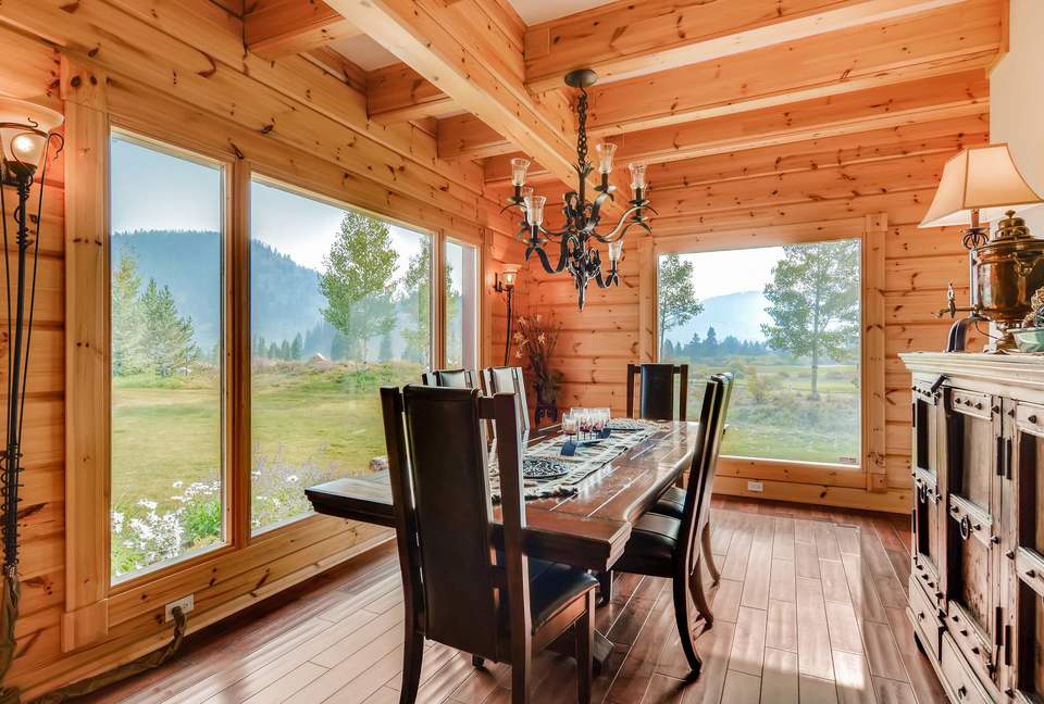 Luxe Estate with Hot Tub, Theater & Chef's Kitchen - Breckenridge, Colorado
