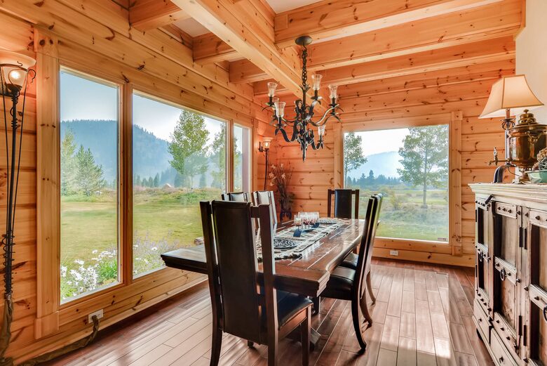 Luxe Estate with Hot Tub, Theater & Chef's Kitchen - Breckenridge, Colorado