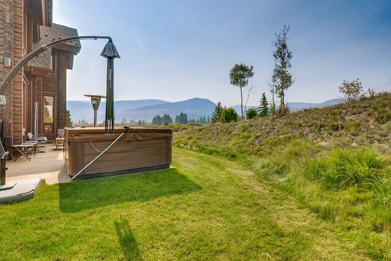 Luxe Estate with Hot Tub, Theater & Chef's Kitchen - Breckenridge, Colorado