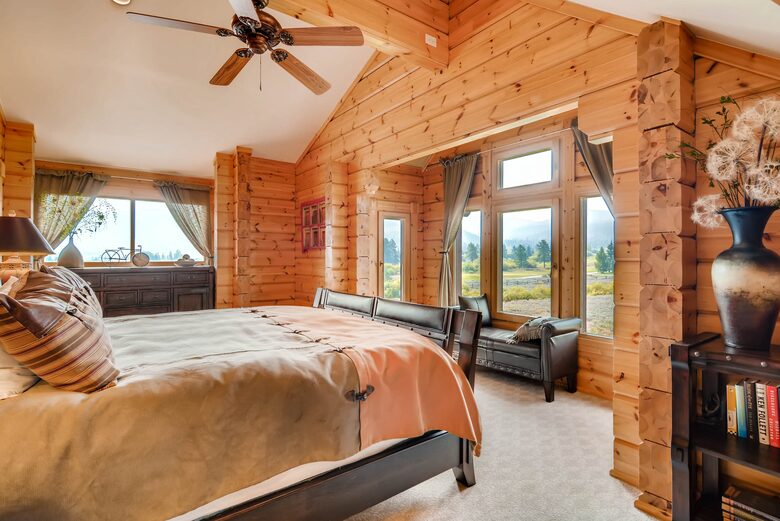 Luxe Estate with Hot Tub, Theater & Chef's Kitchen - Breckenridge, Colorado