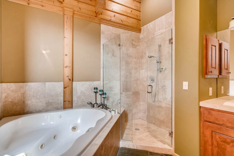 Luxe Estate with Hot Tub, Theater & Chef's Kitchen - Breckenridge, Colorado