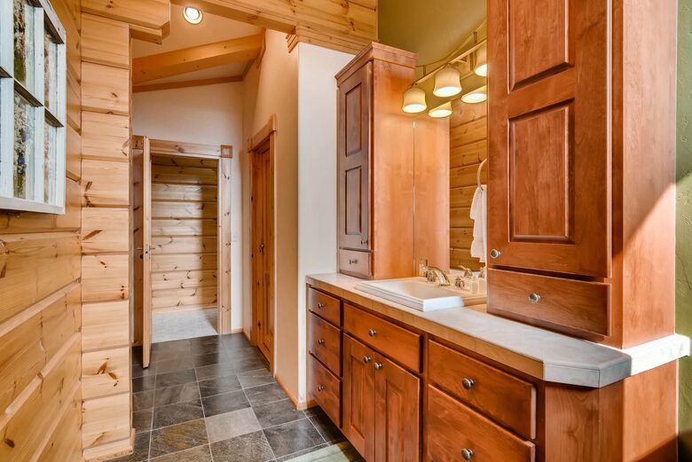 Luxe Estate with Hot Tub, Theater & Chef's Kitchen - Breckenridge, Colorado