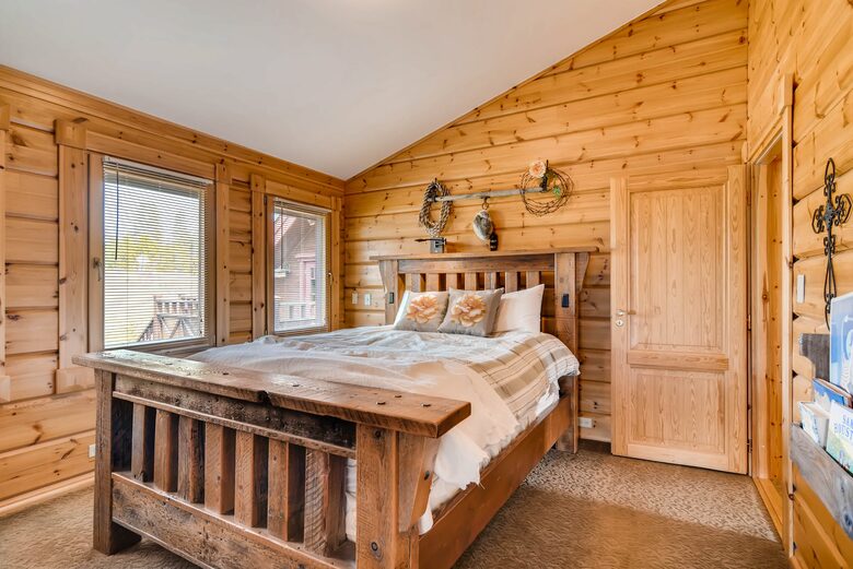 Luxe Estate with Hot Tub, Theater & Chef's Kitchen - Breckenridge, Colorado