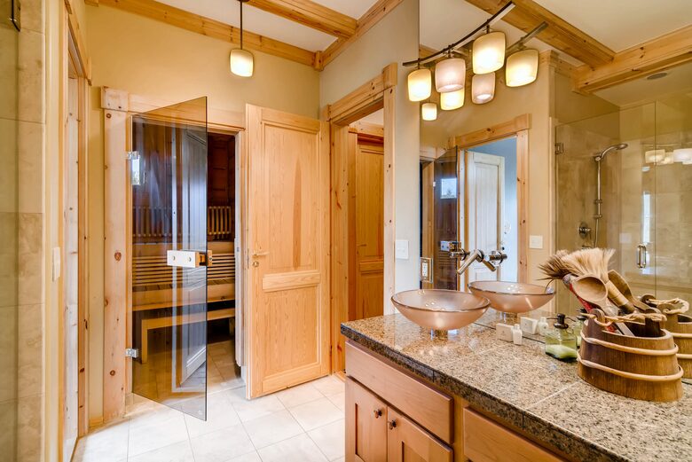 Luxe Estate with Hot Tub, Theater & Chef's Kitchen - Breckenridge, Colorado
