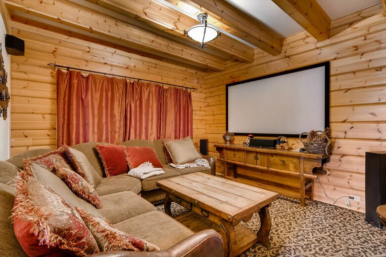 Luxe Estate with Hot Tub, Theater & Chef's Kitchen - Breckenridge, Colorado