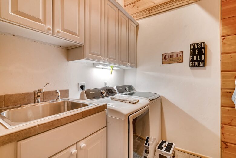 Luxe Estate with Hot Tub, Theater & Chef's Kitchen - Breckenridge, Colorado