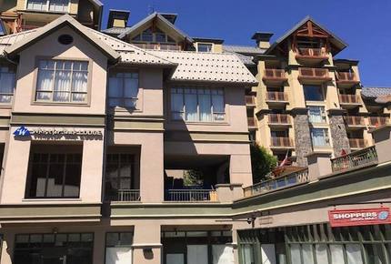 Whiski Jack Studio  in Whistler Town Plaza - Whistler, Canada