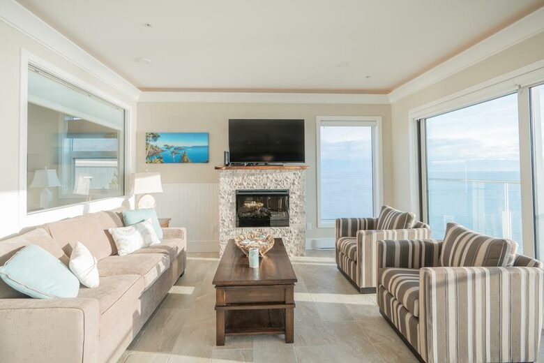 SookePoint 2-Bedroom Ocean Cottage - Sooke, Canada
