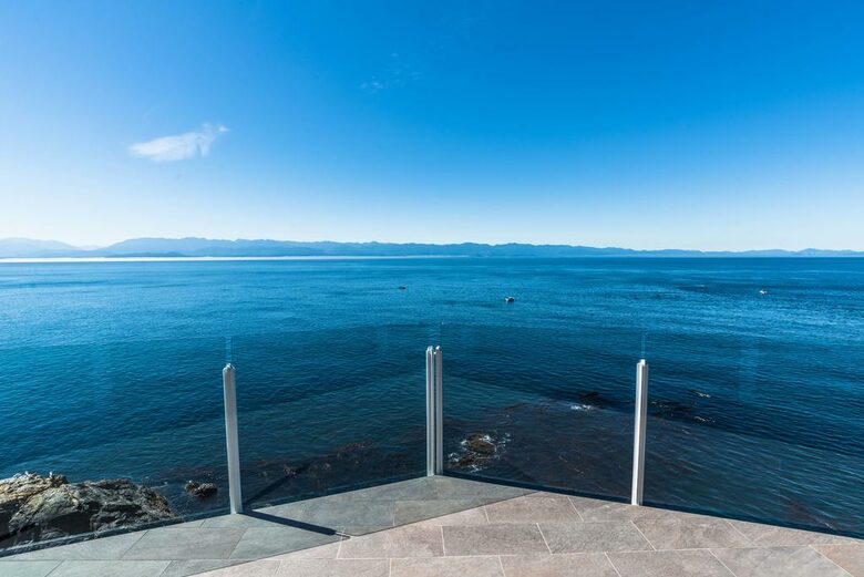 SookePoint 2-Bedroom Ocean Cottage - Sooke, Canada