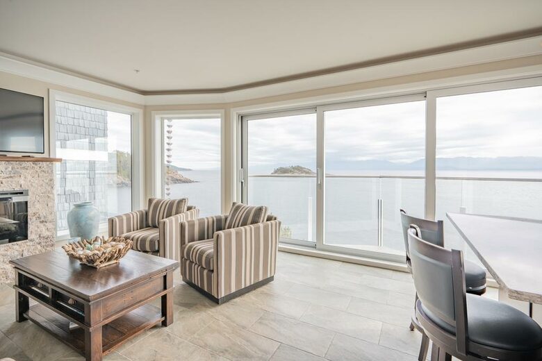 SookePoint 2-Bedroom Ocean Cottage - Sooke, Canada