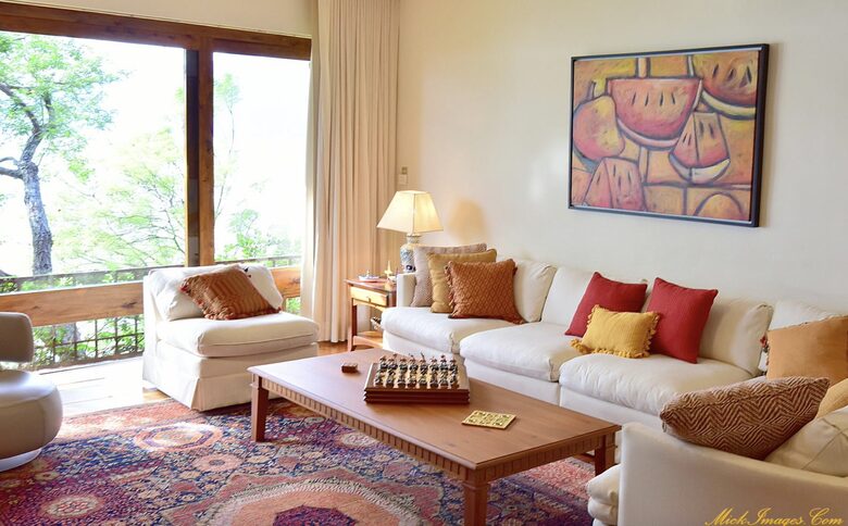 FAMILY/TV ROOM