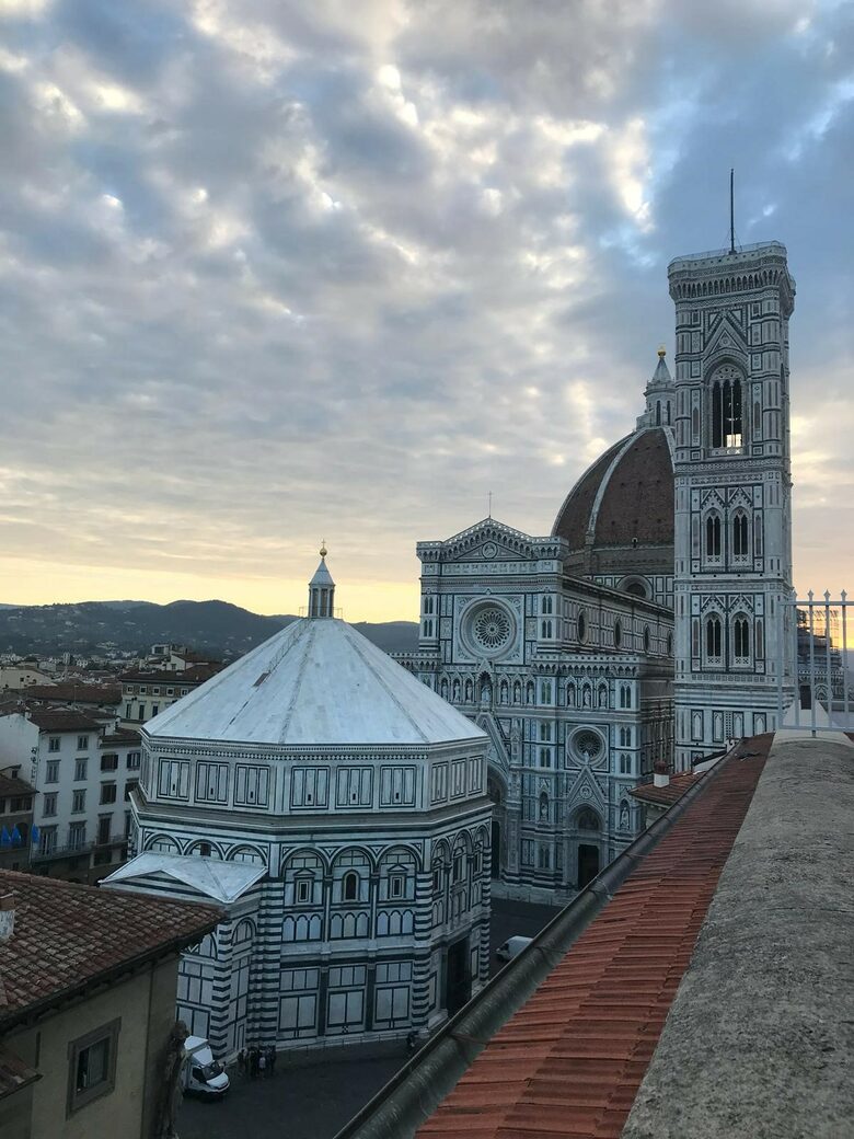 Chic Apartment Steps from the Duomo - Florence - Florence, Italy