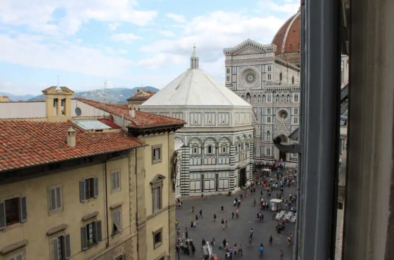 Chic Apartment Steps from the Duomo - Florence - Florence, Italy