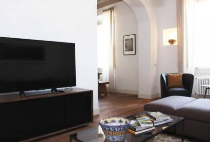 Chic Apartment Steps from the Duomo - Florence - Florence, Italy