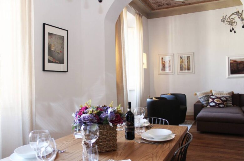 Chic Apartment Steps from the Duomo - Florence - Florence, Italy