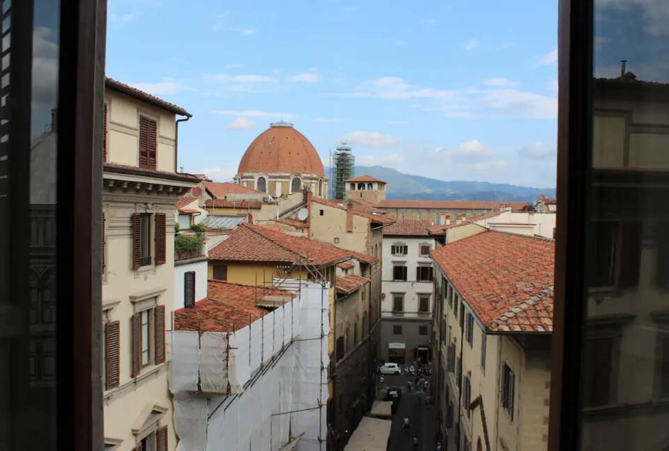 Chic Apartment Steps from the Duomo - Florence - Florence, Italy