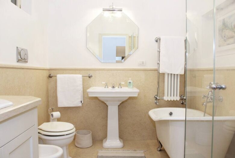 Chic Apartment Steps from the Duomo - Florence - Florence, Italy