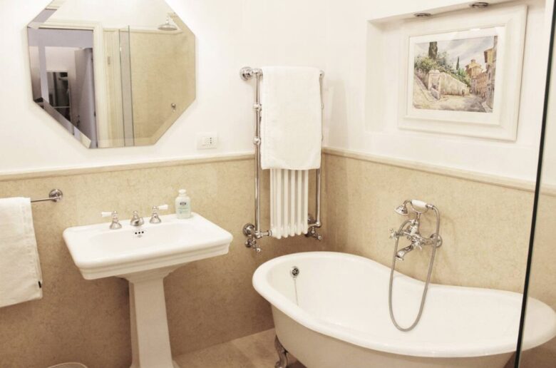 Chic Apartment Steps from the Duomo - Florence - Florence, Italy